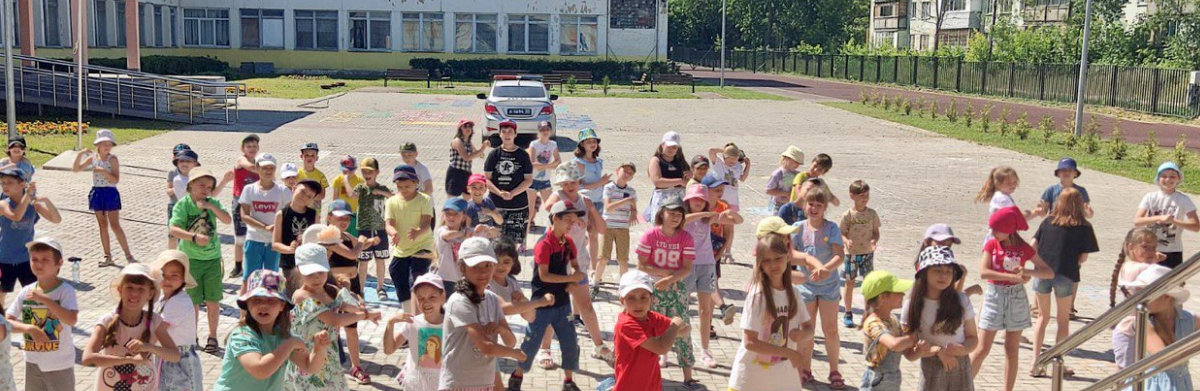 Ивантеевские школьники поздравили госавтоинспекторов с Днем ГИБДД
