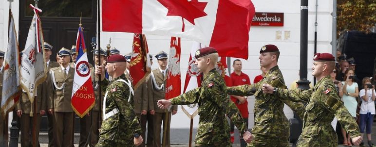 Минобороны Канады изменит устав, разрешив военным красить волосы и делать тату на лице