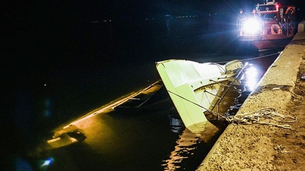 В столкновении катера с баржей на Волге в Нижегородской области погиб мужчина
