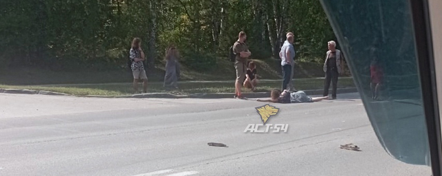 В Советском районе Новосибирска на пешеходном переходе сбили 32-летнюю женщину