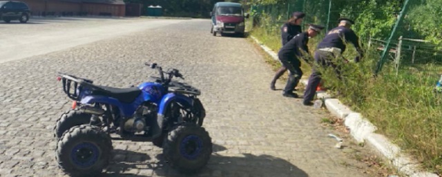 В Свердловской области подростки угнали квадроцикл и устроили на нем аварию