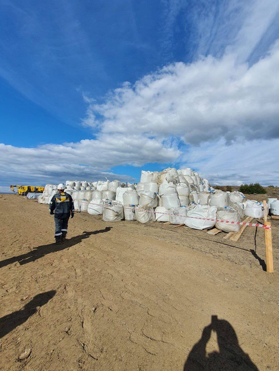 На севере Красноярского края нашли мешки с химическим веществом