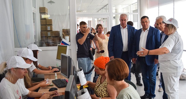Губернатор Игорь Руденя передал гуманитарную помощь от Тверской области жителям Бердянска