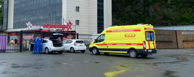Двое мужчин чуть было не скончались внутри автомобиля во Владивостоке