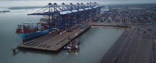 Почти 2 тысячи рабочих крупнейшего порта Великобритании объявили забастовку