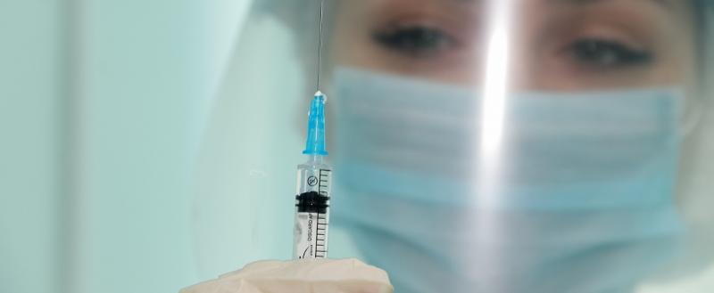 В России создали вакцину от коронавируса с обновленным составом из-за нового штамма