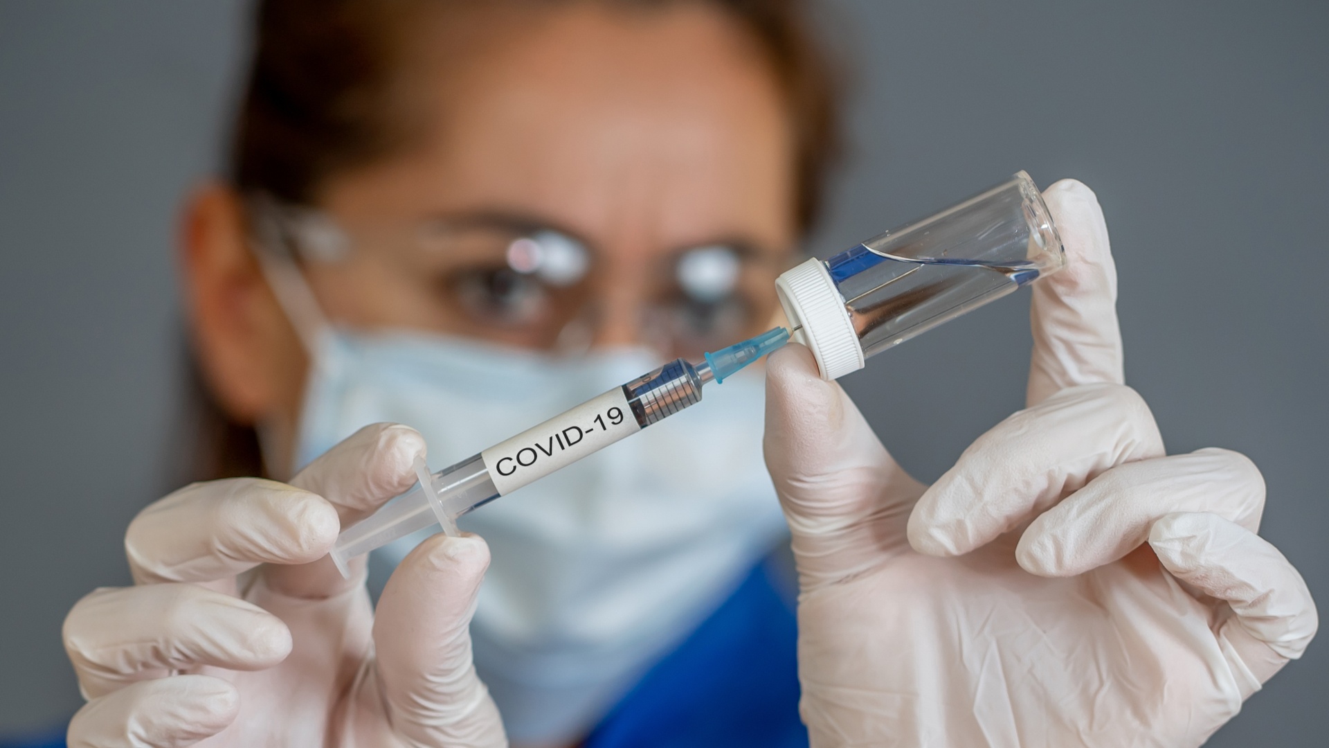 В США хотят переложить оплату вакцин и лечение от COVID-19 на пациентов
