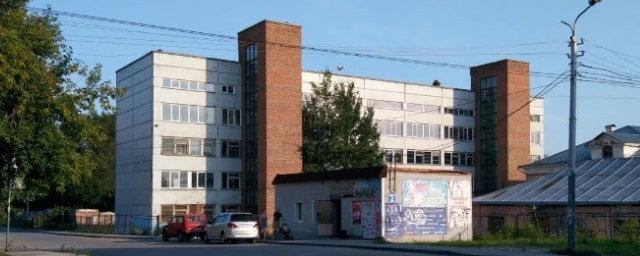 В Новосибирске уволилась директор школы №32, на которую жаловались родители