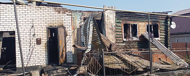 Под Нижним Новгородом в пожаре сгорели два дома и машина
