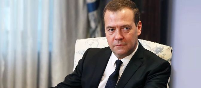 Медведев: Французский народ должен помнить, что США произошли из Европы, а не наоборот