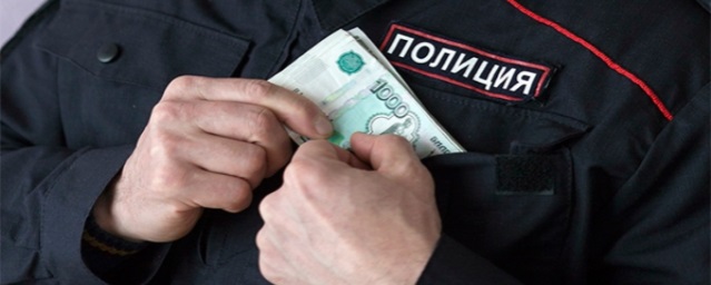 В Омской области полицейский украл у подростков 600 тысяч рублей и попал в колонию