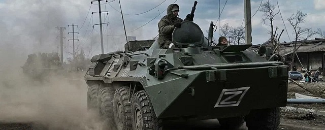 В Соледаре военные ДНР и ЛНР при поддержке артиллерии РФ ведут бои с ВСУ