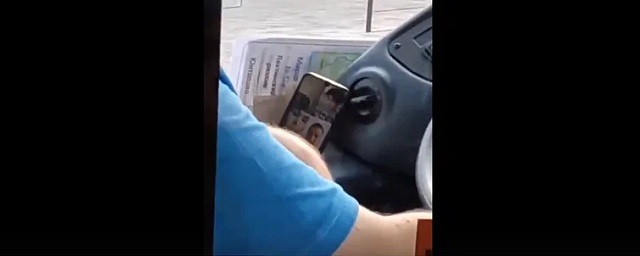 В Петербурге водитель автобуса потерял работу из-за общения в групповом видеочате