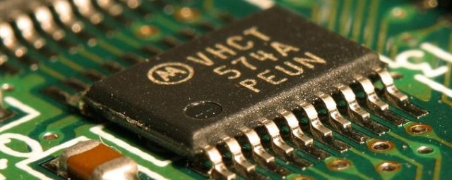 США ограничили экспорт ряда компьютерных чипов в Россию и КНР