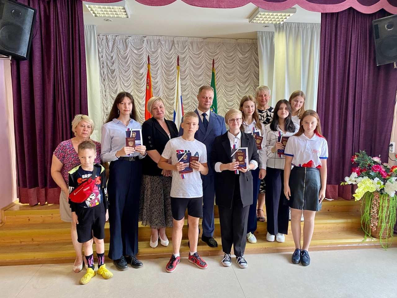 Глава г.о. Электрогорск Дорофеев вручил паспорта пятерым юным гражданам