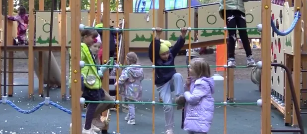 Во Фрянове торжественно открыли новую детскую площадку