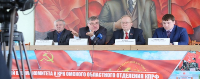 Омские коммунисты намерены поднять красный флаг на ближайшем заседании горсовета