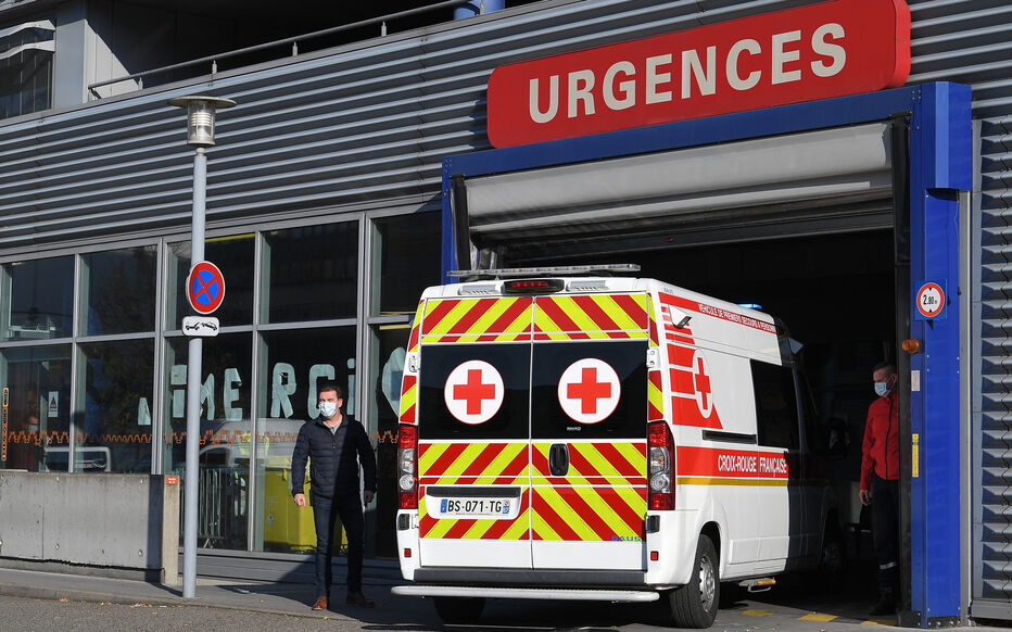 В Страсбурге пациент умер в отделении неотложной помощи после двадцатичасового ожидания на носилках