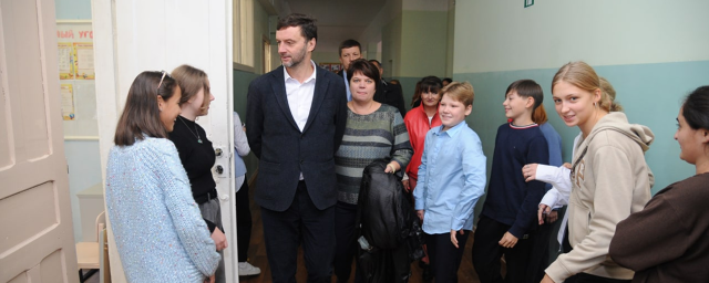 Глава Раменского г.о. Виктор Неволин обсудил проблемы Софьинской СОШ с педагогами