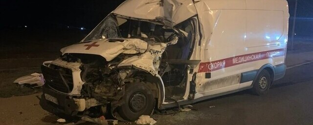 На Кубани погибла пациентка скорой помощи в ДТП с грузовиком, ещё пострадали трое