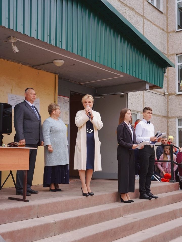 Глава г.о. Клин Алена Сокольская поздравила школьников с Днем знаний
