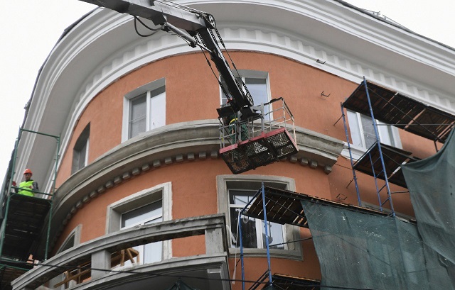 В Твери продолжается ремонт «Дома Ворошиловских стрелков»