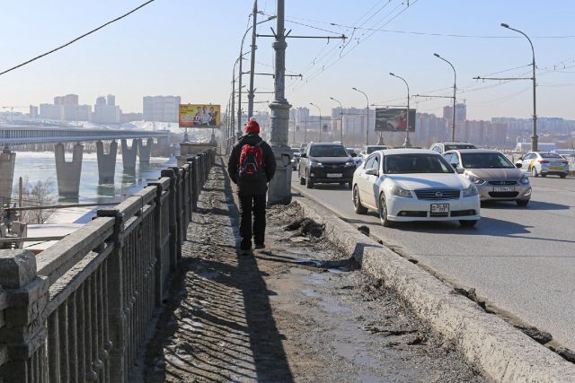 В Новосибирске ремонт Октябрьского моста ведется с отставанием от графика
