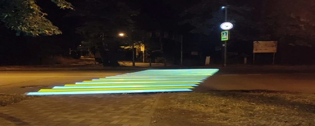 На улице Васильева в Ставрополе появилась светящаяся пешеходная зебра