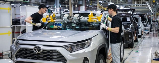 В Смольном обещали поддержать рабочих уволенных с Toyota Motors
