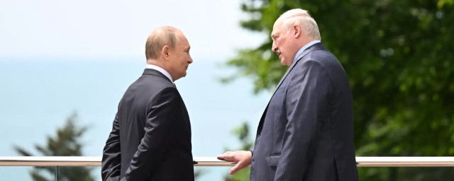 Лукашенко посоветовал Путину не расстраиваться из-за отъезда россиян за границу из-за частичной мобилизации
