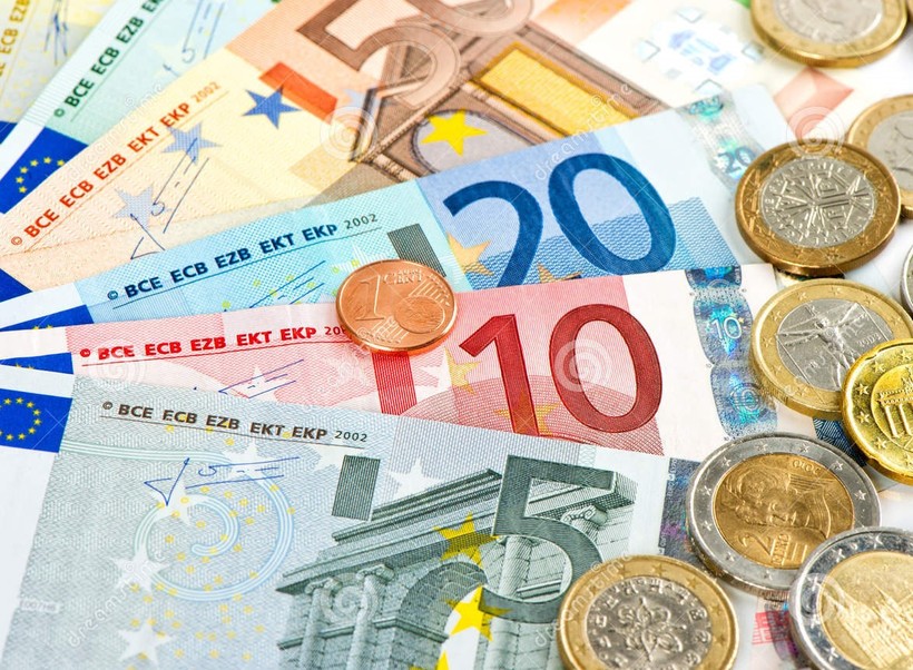 Аналитик Васильев: Италия, Греция, Испания могут первыми отказаться от евро