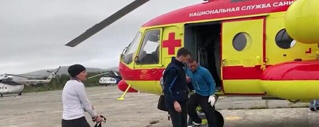 Выживших туристов с Ключевской сопки доставили вертолётом в Петропавловск-Камчатский