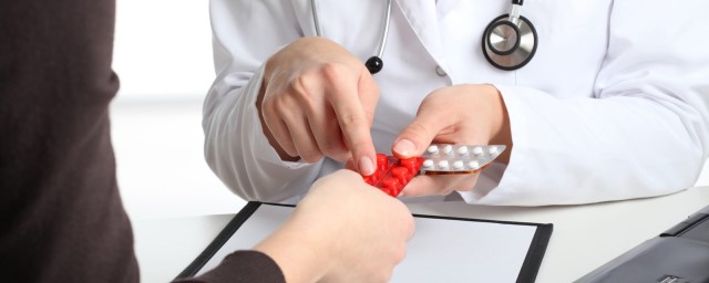 Гепатит в России начнут лечить по полису ОМС