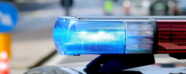 В Кронштадте на территории школы обнаружили окровавленного мужчину с ножевыми ранениями