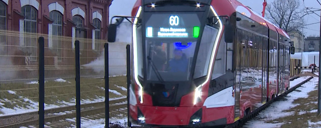 В Петербурге на Невском заводе презентовали новую модель городского трамвая