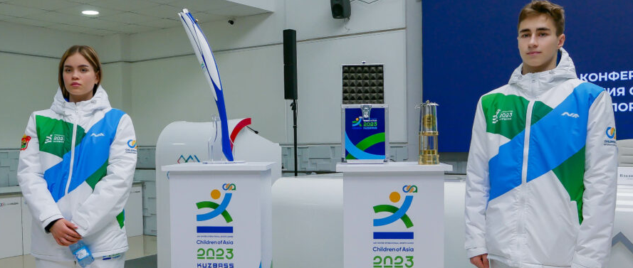 В Якутске представили факел, капсулу и форму зимних игр «Дети Азии» 2023 года