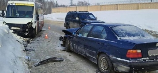 В Новосибирске шесть человек получили травмы в аварии с автобусом и BMW