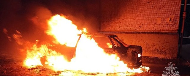 В Вологде неизвестные подожгли автомобиль ВАЗ-2110