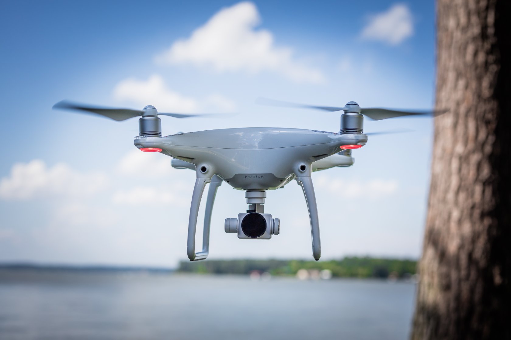 В Китае изобрели дроны, которые в перспективе смогут летать «вечно»