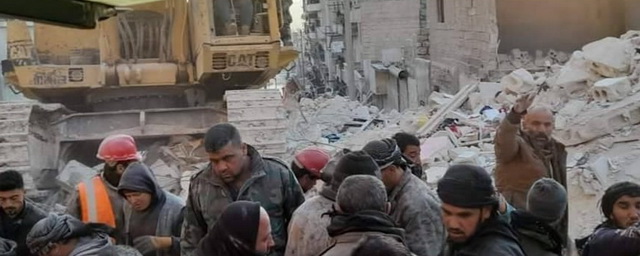 При обрушении жилого дома в сирийском Алеппо погибли десять человек