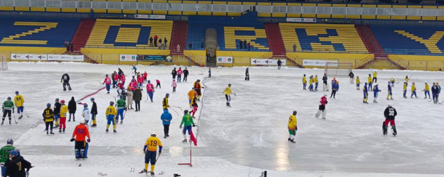 На стадионе «Зоркий» в Красногорске прошел турнир по хоккею с мячом памяти Михаила Девишева