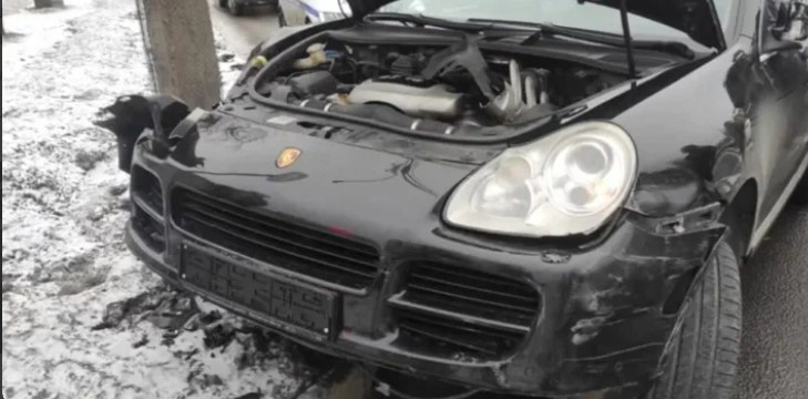 В Петербурге водитель Porsche устроил погоню с полицейскими и массовую аварию