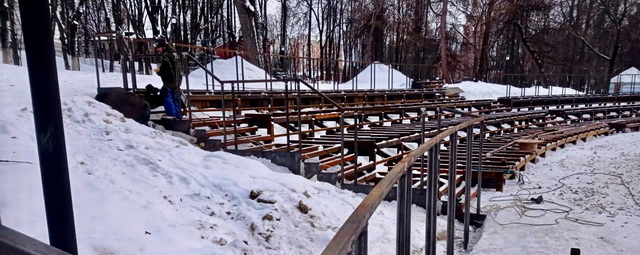 В Раменском городском парке ведется реконструкция зоны амфитеатра