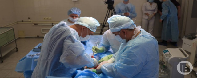 В Волгоградской области районные врачи провели операцию на работающем сердце и спасли пациентку