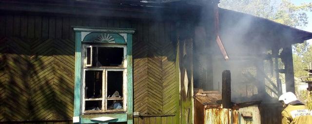 В Ростове при пожаре в доме пенсионерка сожгла себе ноги