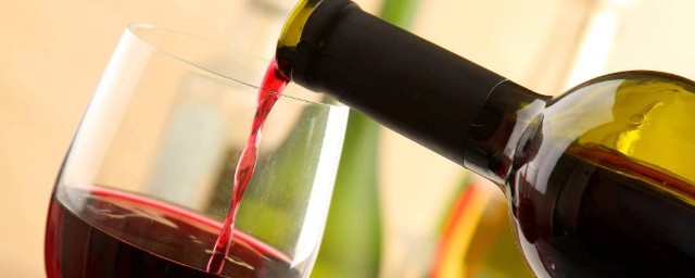 Lancet: людям старше 40 лет не повредит ежедневно выпивать 2-3 бокала красного вина