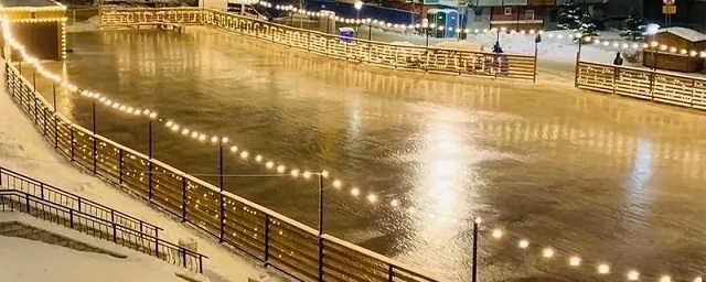 В центре Пскова из-за погодных условий закрыли каток