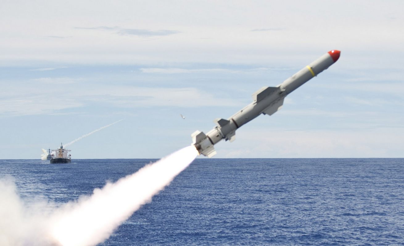 Япония решила оснастить военные корабли ракетами Tomahawk на фоне противостояния с Китаем