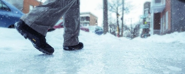 Водителей Новосибирской области предупреждают о наледи и снежных заносах на трассах