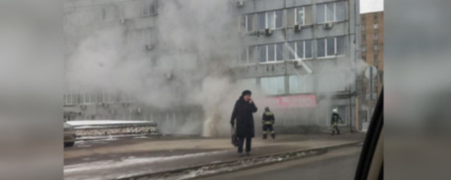 В Красноярске на Марковского прорвало трубу с кипятком